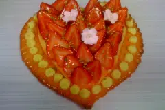strawberrry heart tart
